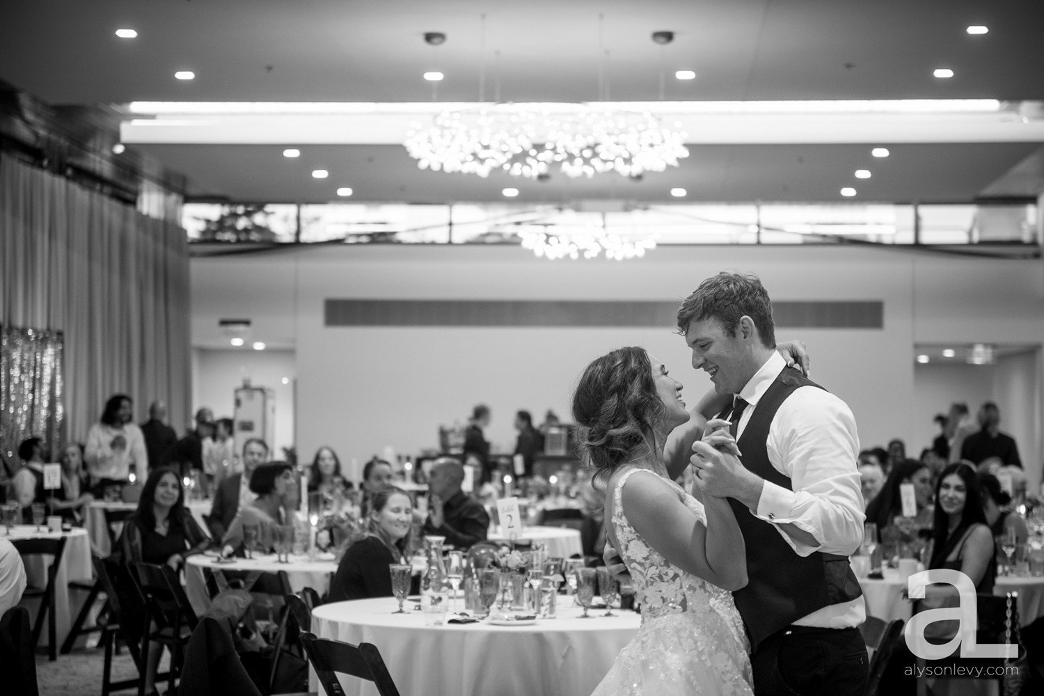 Ironligh-LakeOswego-Wedding-Photography_0125.jpg