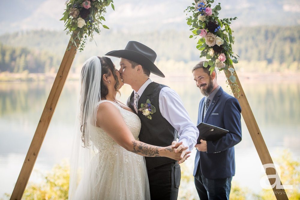 Thunder-Island-Cascade-Locks-Wedding-Photography_0058.jpg