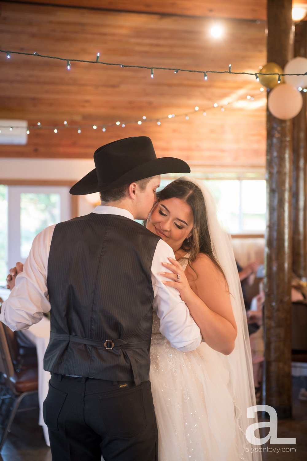 Thunder-Island-Cascade-Locks-Wedding-Photography_0103.jpg