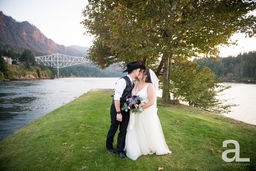 Thunder-Island-Cascade-Locks-Wedding-Photography_0145.jpg
