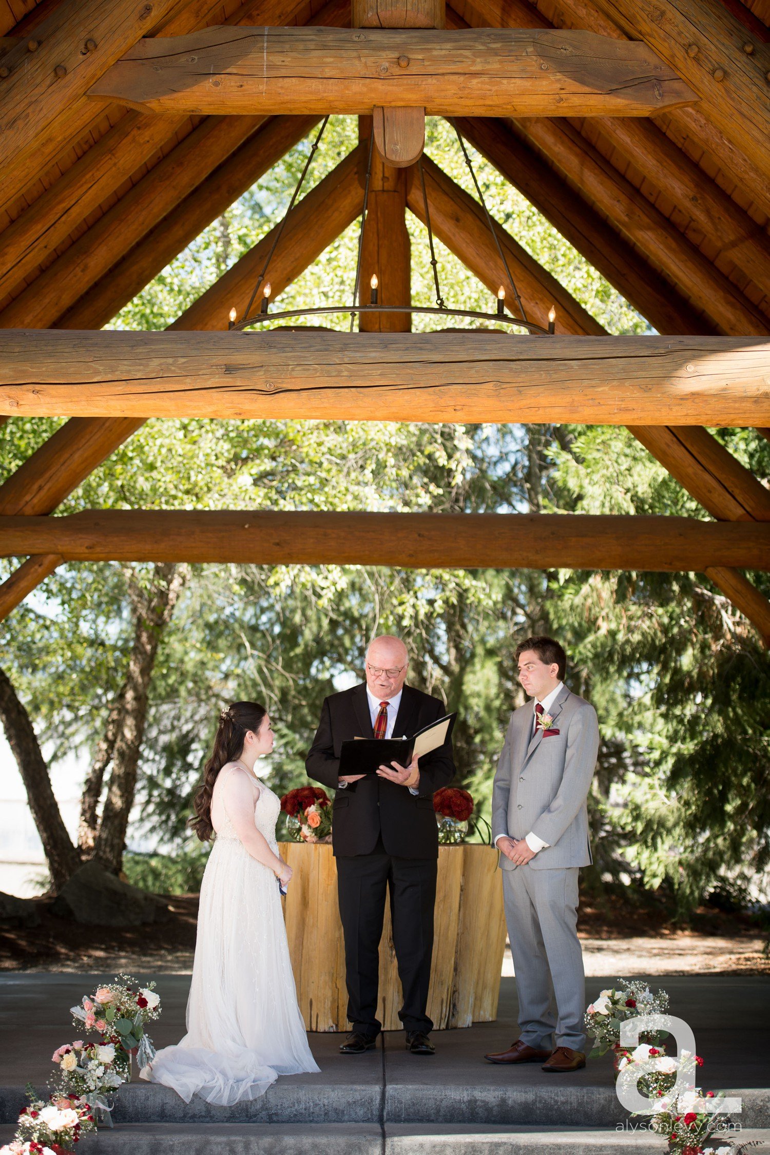 Log-House-Garden-At-Willow-Lake-Wedding-Photography_0029.jpg