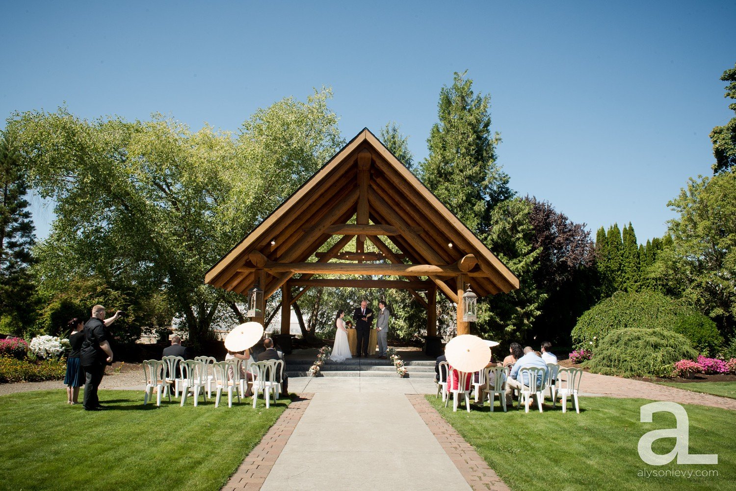 Log-House-Garden-At-Willow-Lake-Wedding-Photography_0034.jpg