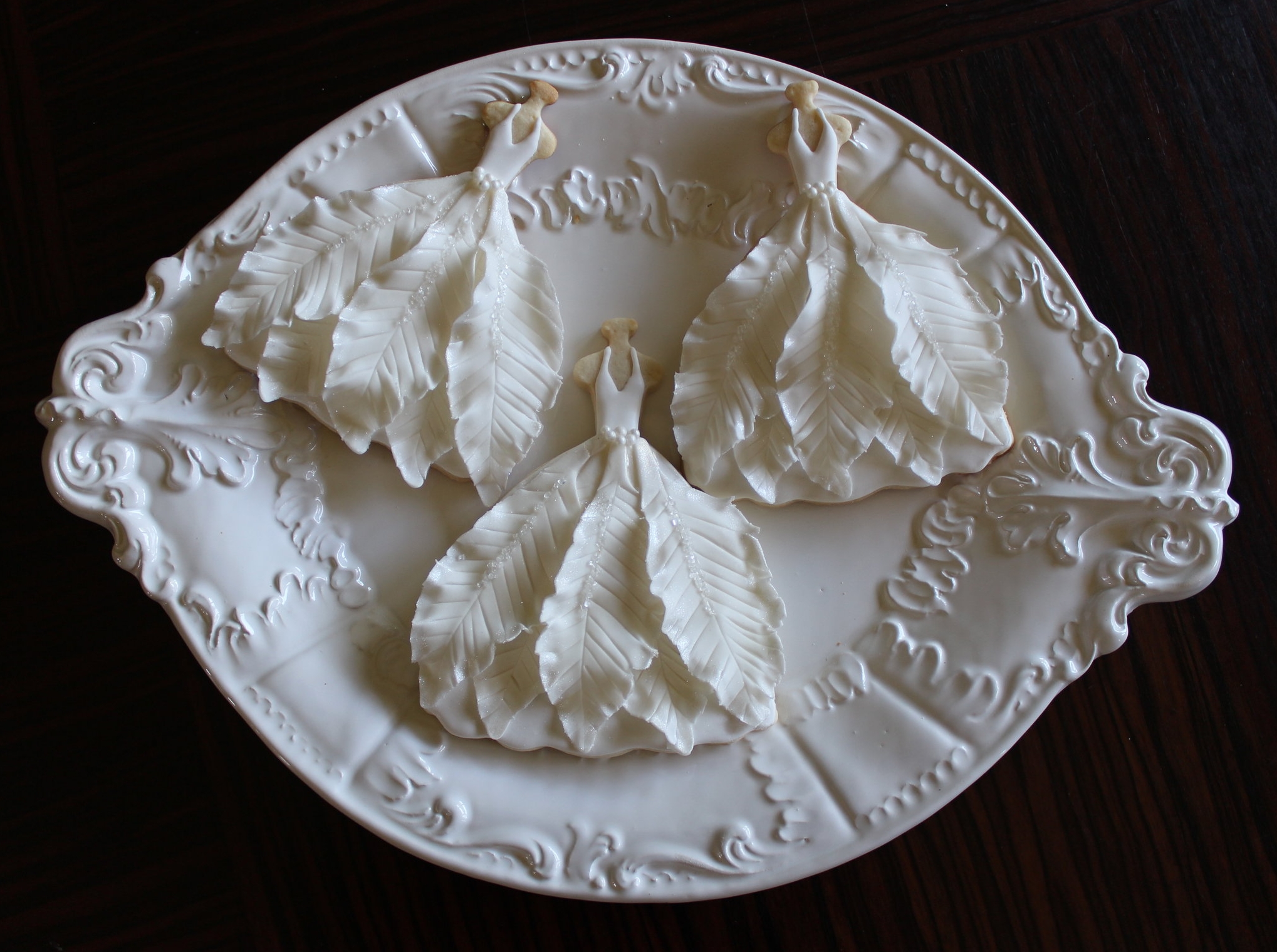 Wispy Feather Dress Cookies 