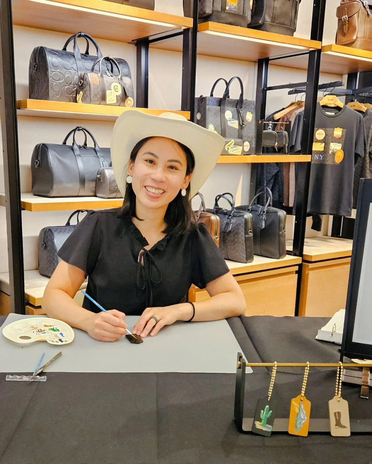 Foiling and painting on tags at the Coach boutique during the Stampede time. Painting Western/ country themes made the perfect souvenir since many guests were visitors and can take home a piece of Calgary. 🤠👢

Calgary leather painter | Calgary leat