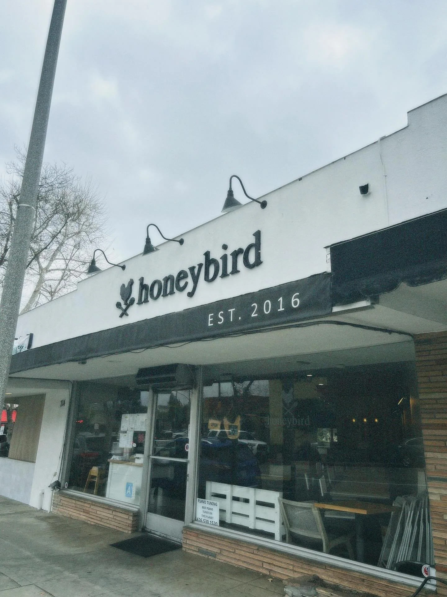 Your favorite spot’s calling…come by and hang with us! ❤️ #honeybirdla #favoriterestaurant #friedchickensandwich #comfortfood #laeats #goodeats #lafoodies #losangeles #lacanadaflintridge #supportlocal