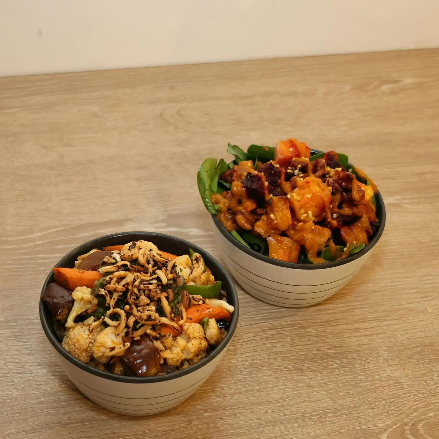 Celebrate the season with Honeybird&rsquo;s delicious seasonal sides &mdash; Pumpkin Salad &amp; Orange Chili Roasted Vegetables made fresh and full of flavor! 🥧✨🤩
And don&rsquo;t forget to grab one of our seasonal pies to complete your feast. 📸 P