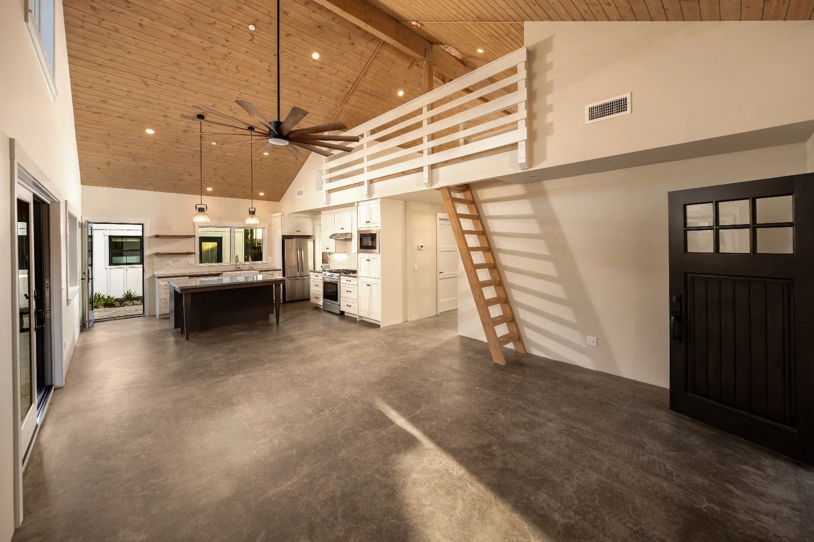 33a_-1475_Anderson_Lane.jpg