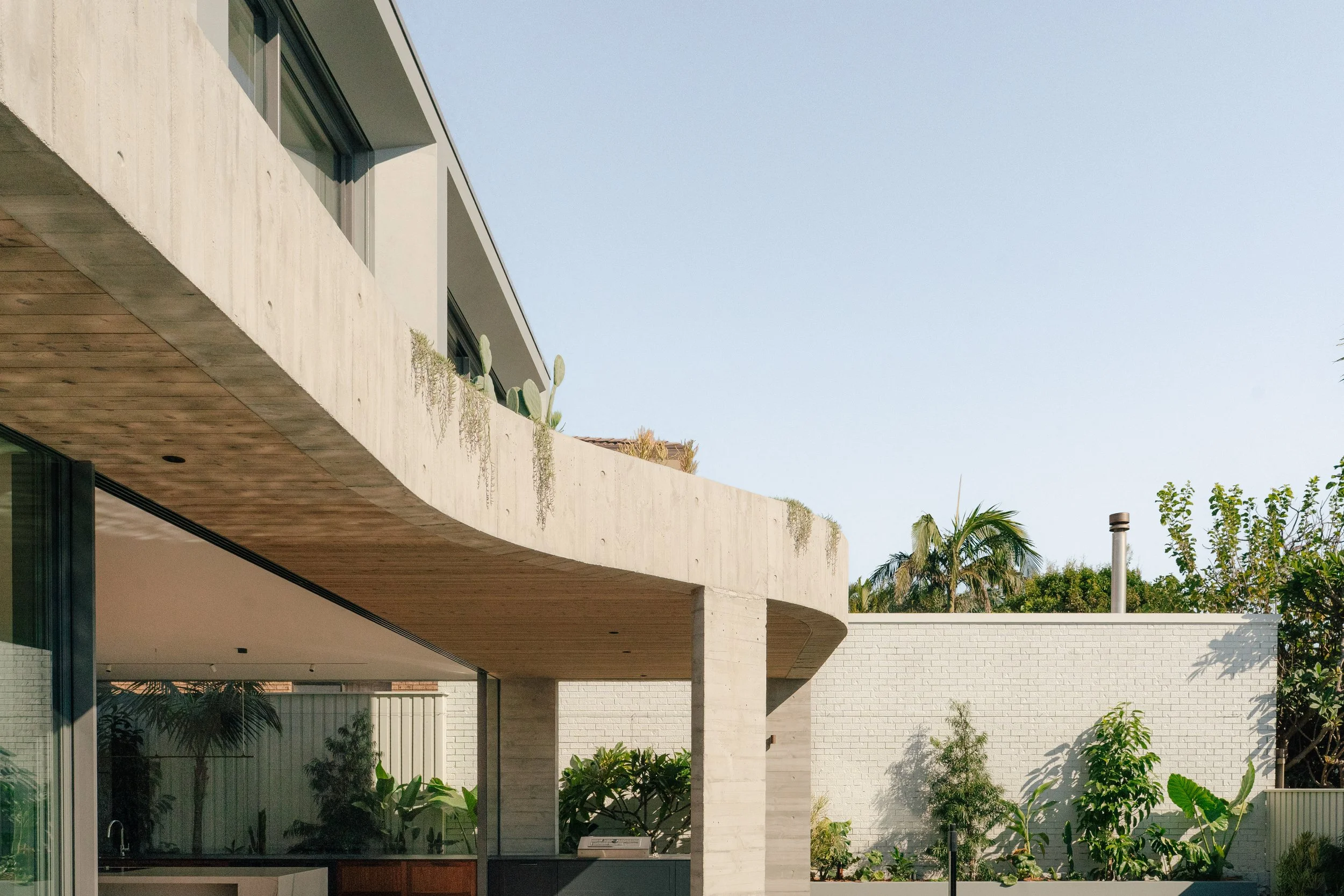 Off-form concrete structure for modern renovation in Bronte