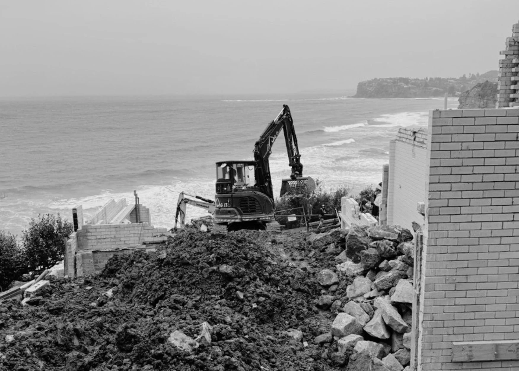 Nick Bell Architects' contemporary Bilgola Beach House designed for a steep coastal site overlooking Bilgola Beach, Sydney.