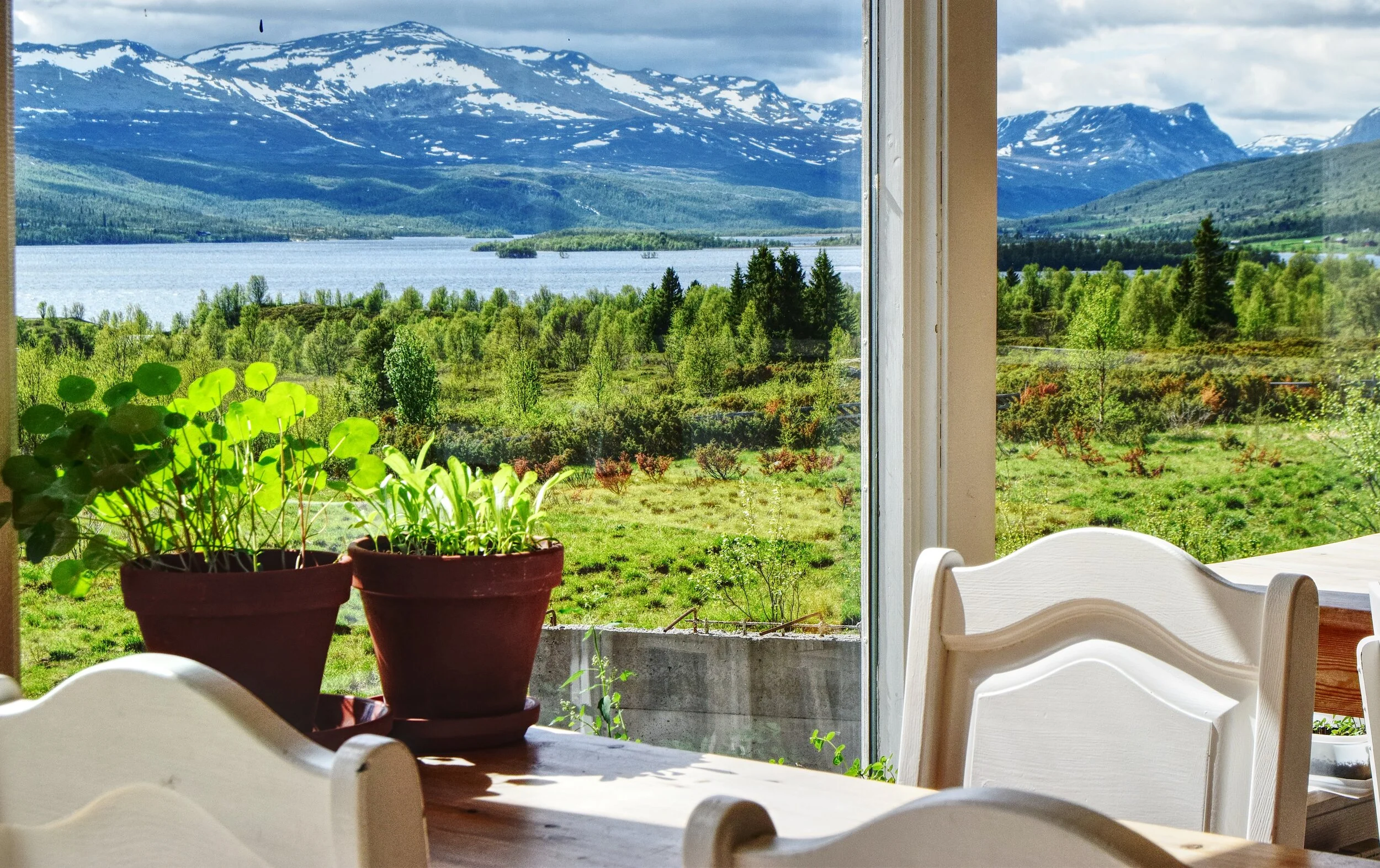 nøsen dining room.jpg
