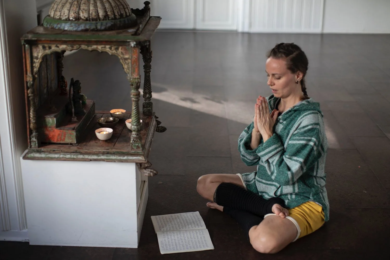 Introduction to Sanskrit and chanting at Nøsen with Victoria S. Edeklev