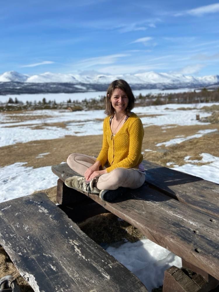  Nærvær, indre ro og Egenomsorg  v. meditasjon/ og yogalærer, kroppsterapeut og musiker Nanne Emelie Andersen