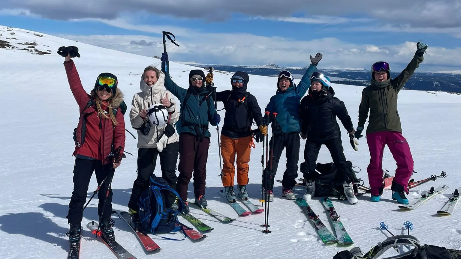 En uforglemmelig «girls only» ski- og yogahelg på Nøsen Yoga og Fjellhotell