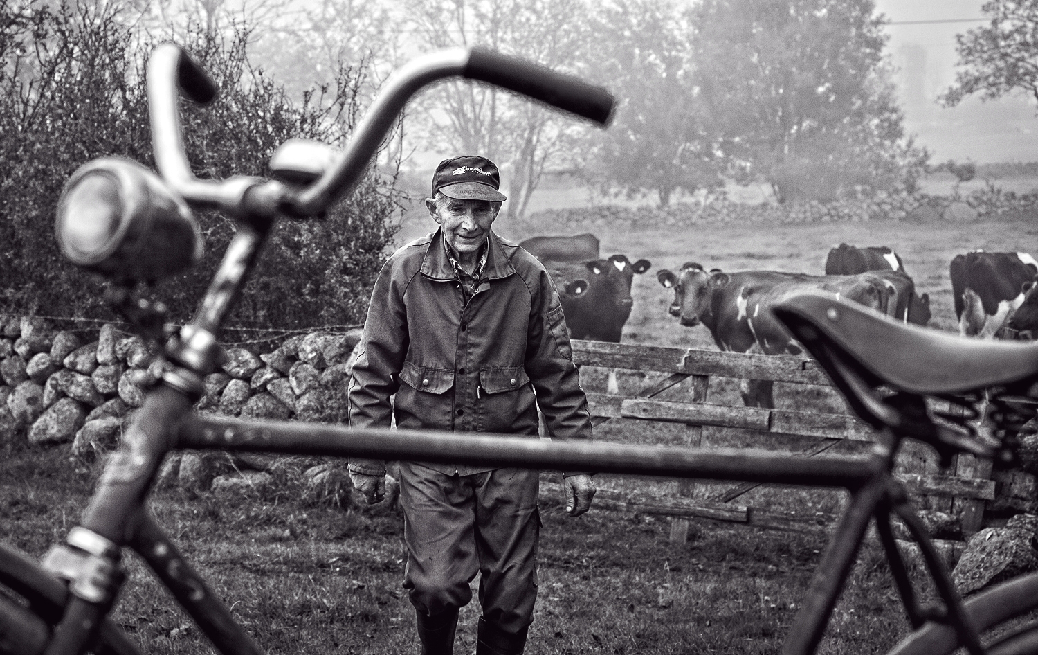 _MG_1376-Nisse-går-mot-cykel-CRP-On-BW-1500px-KN.jpg