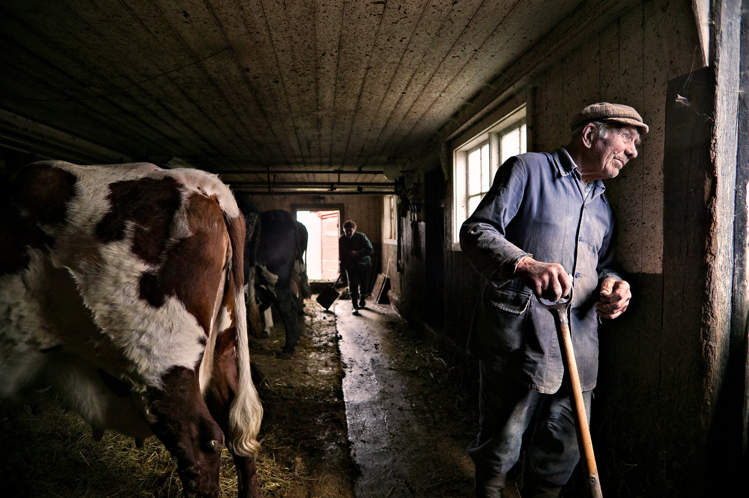 4F1S0332-Sture-tittar-Britta-1500px-KN.jpg