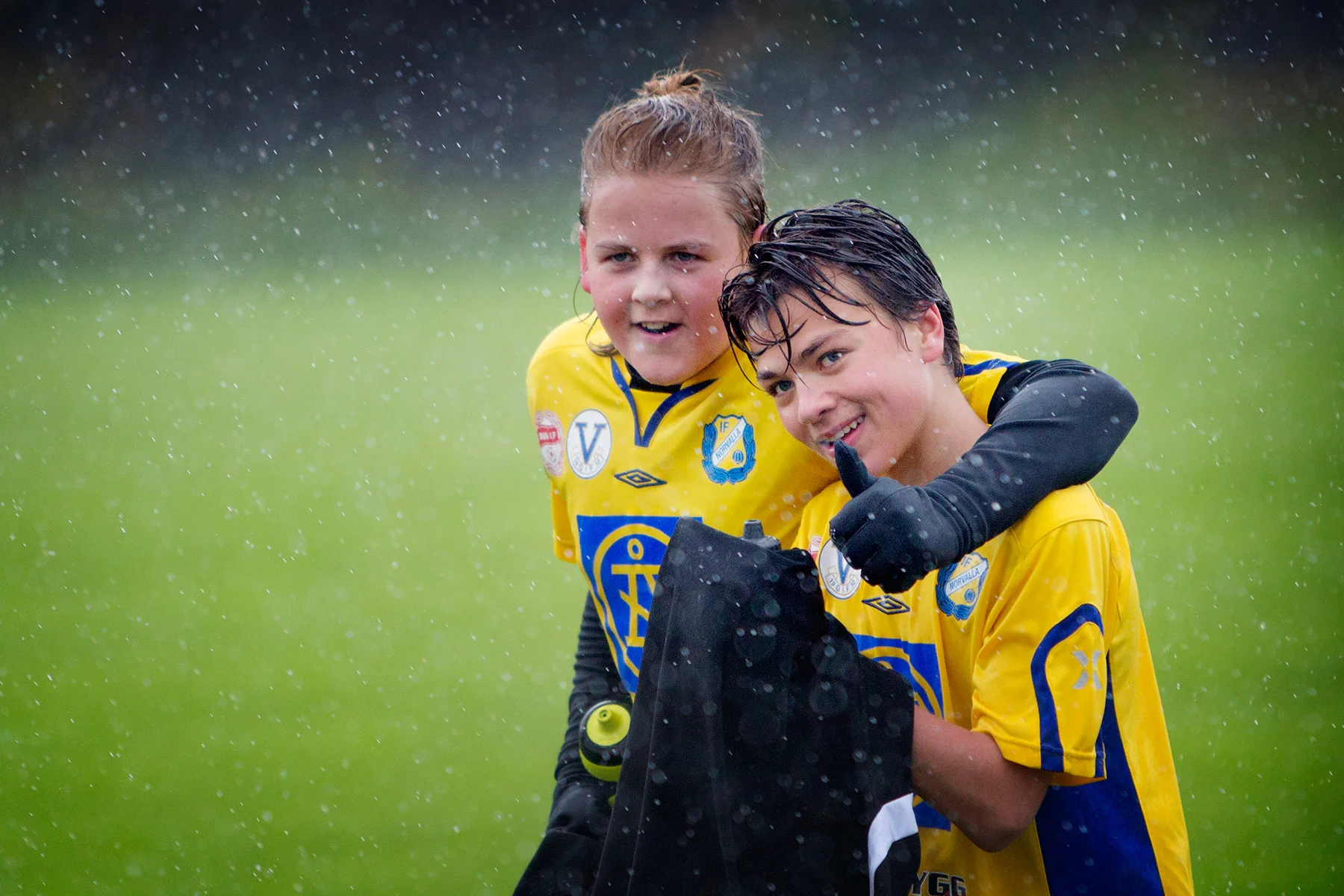 Fjäråsmatch i hagel och vinterkyla