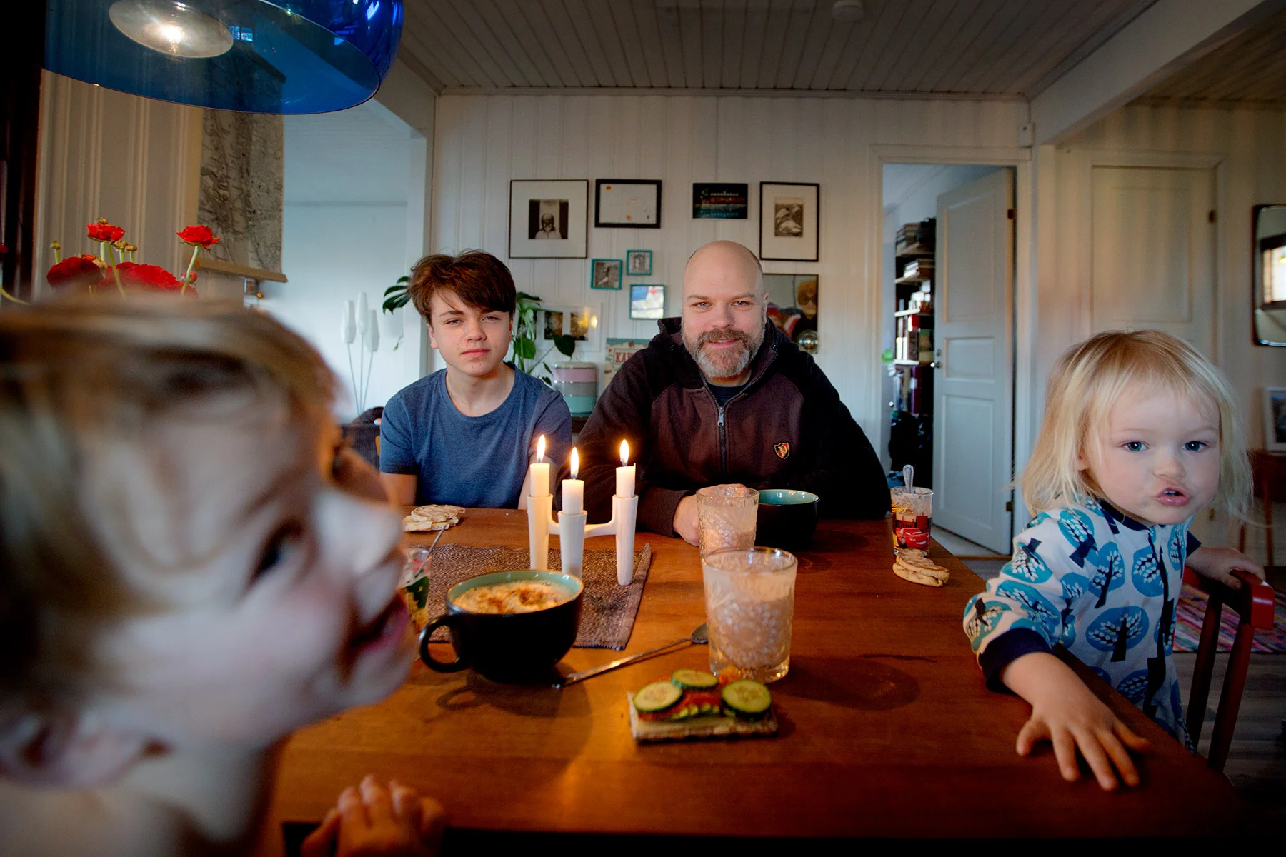 Födelsedagsfrukost. Med alla. Mitt i veckan.