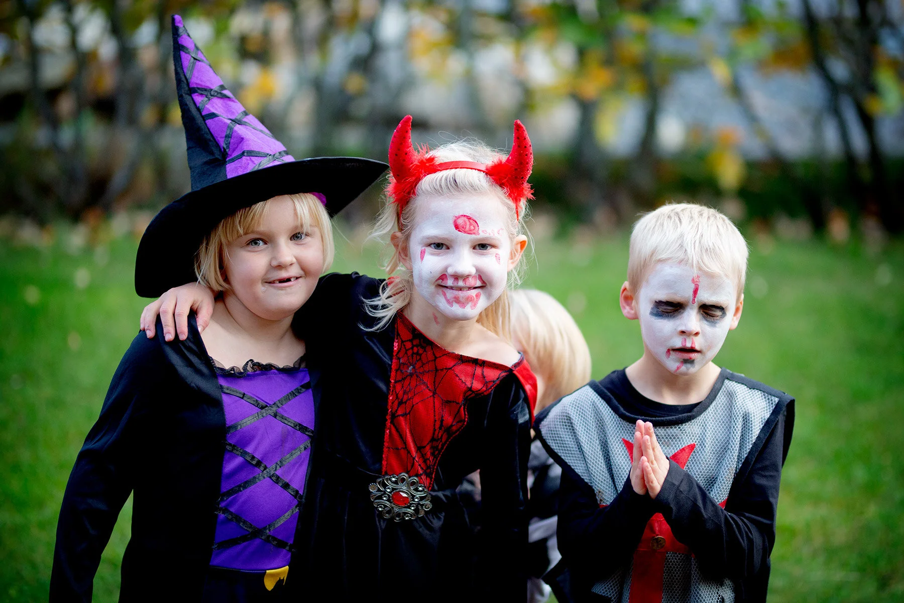 blogg-201023elliealvabertilaxelhalloween3.jpg