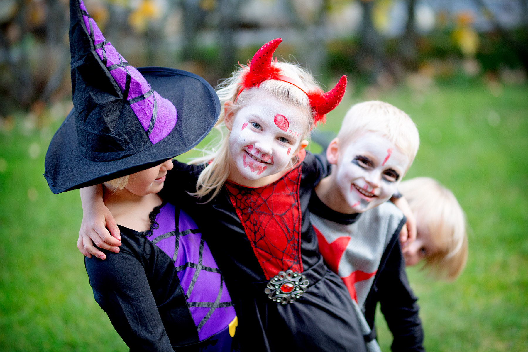 blogg-201023elliealvabertilaxelhalloween1.jpg
