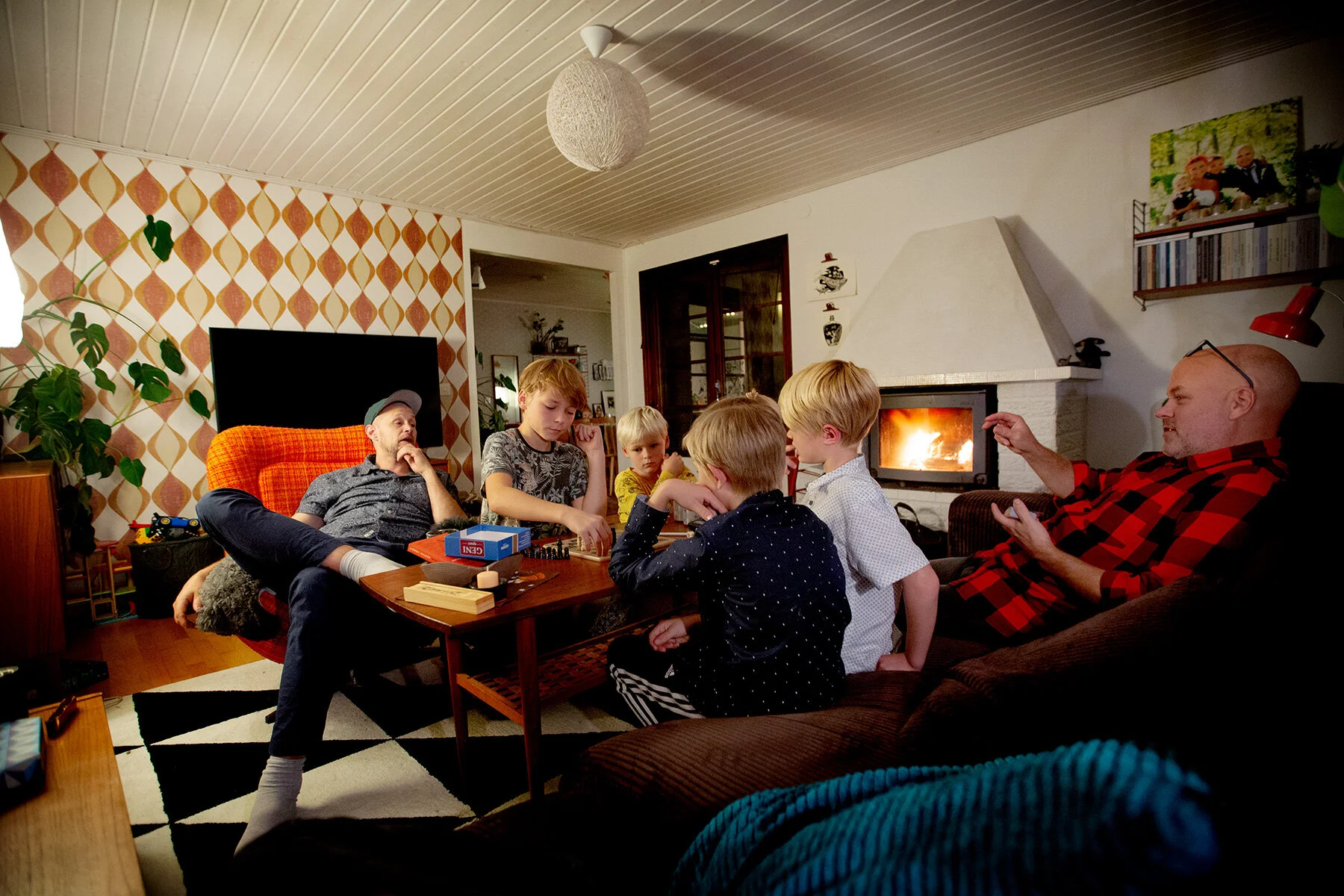 Spelkväll vid brasan