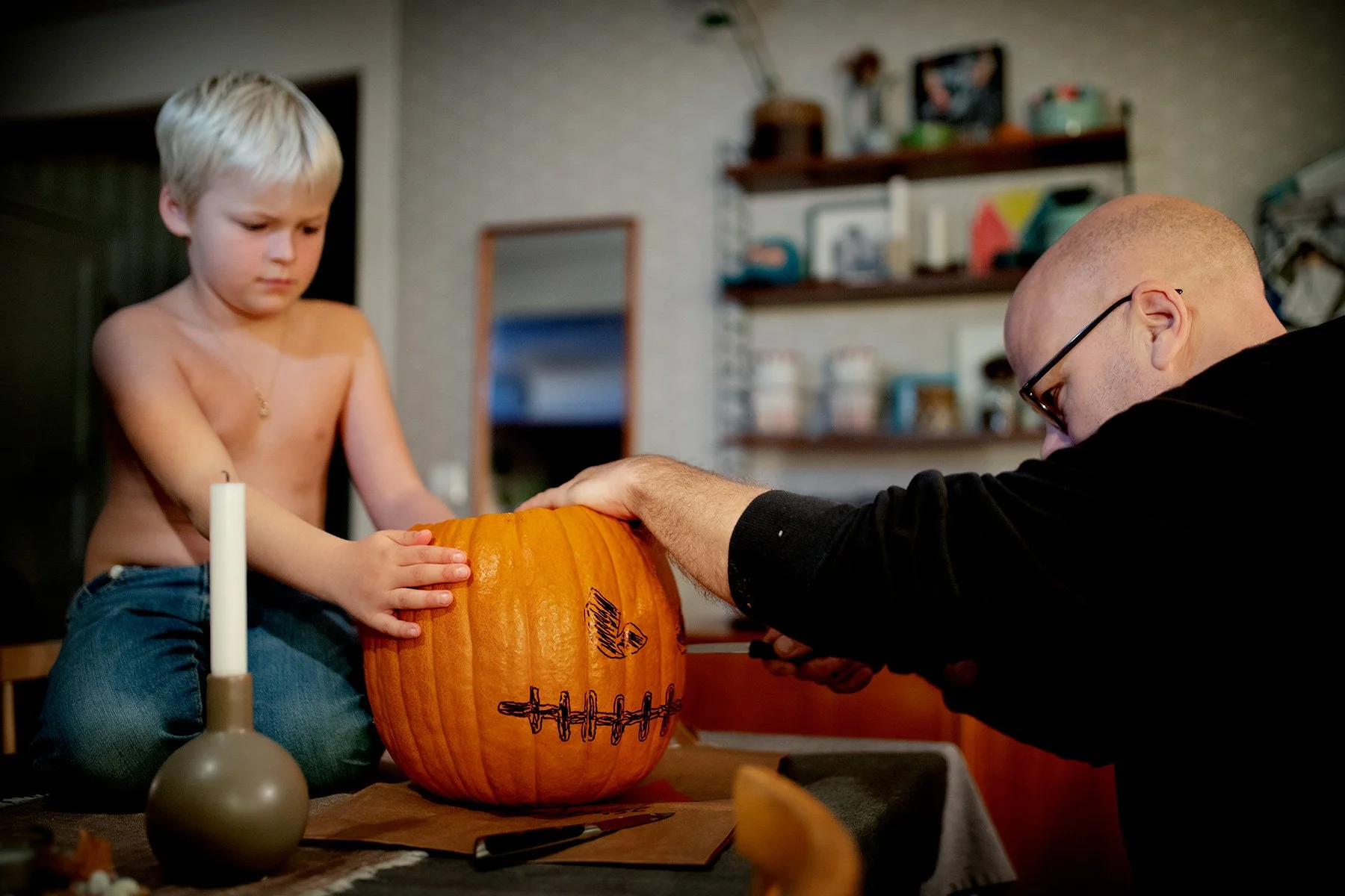 blogg-221027halloweenpumpakarvning6.jpg