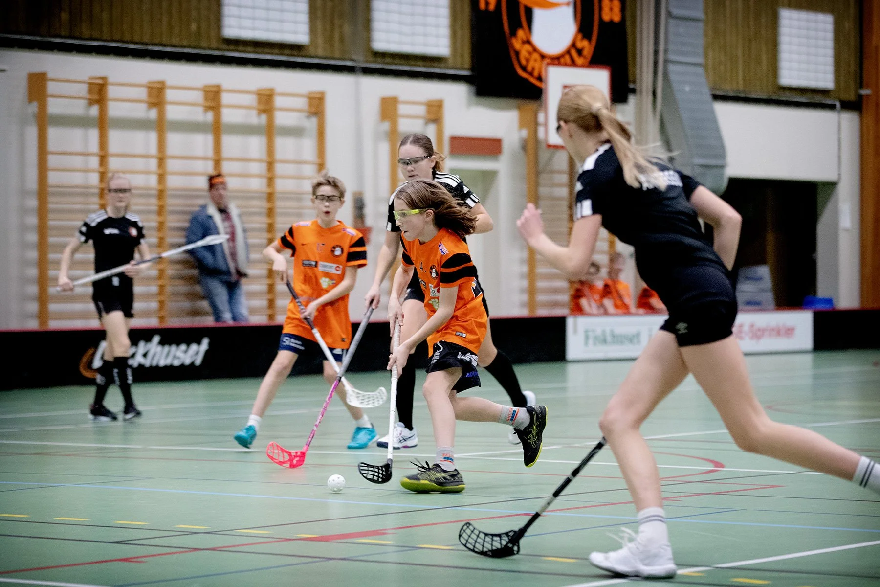 blogg-230105innebandykillarnatjejerna2.jpg