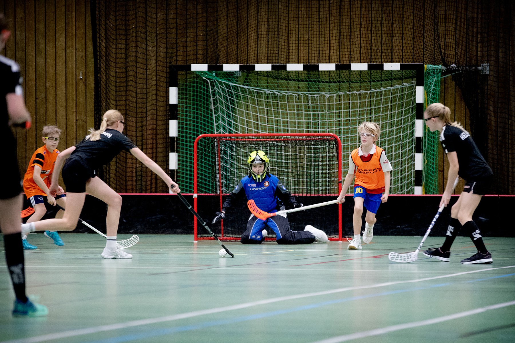 blogg-230105innebandykillarnatjejerna4.jpg