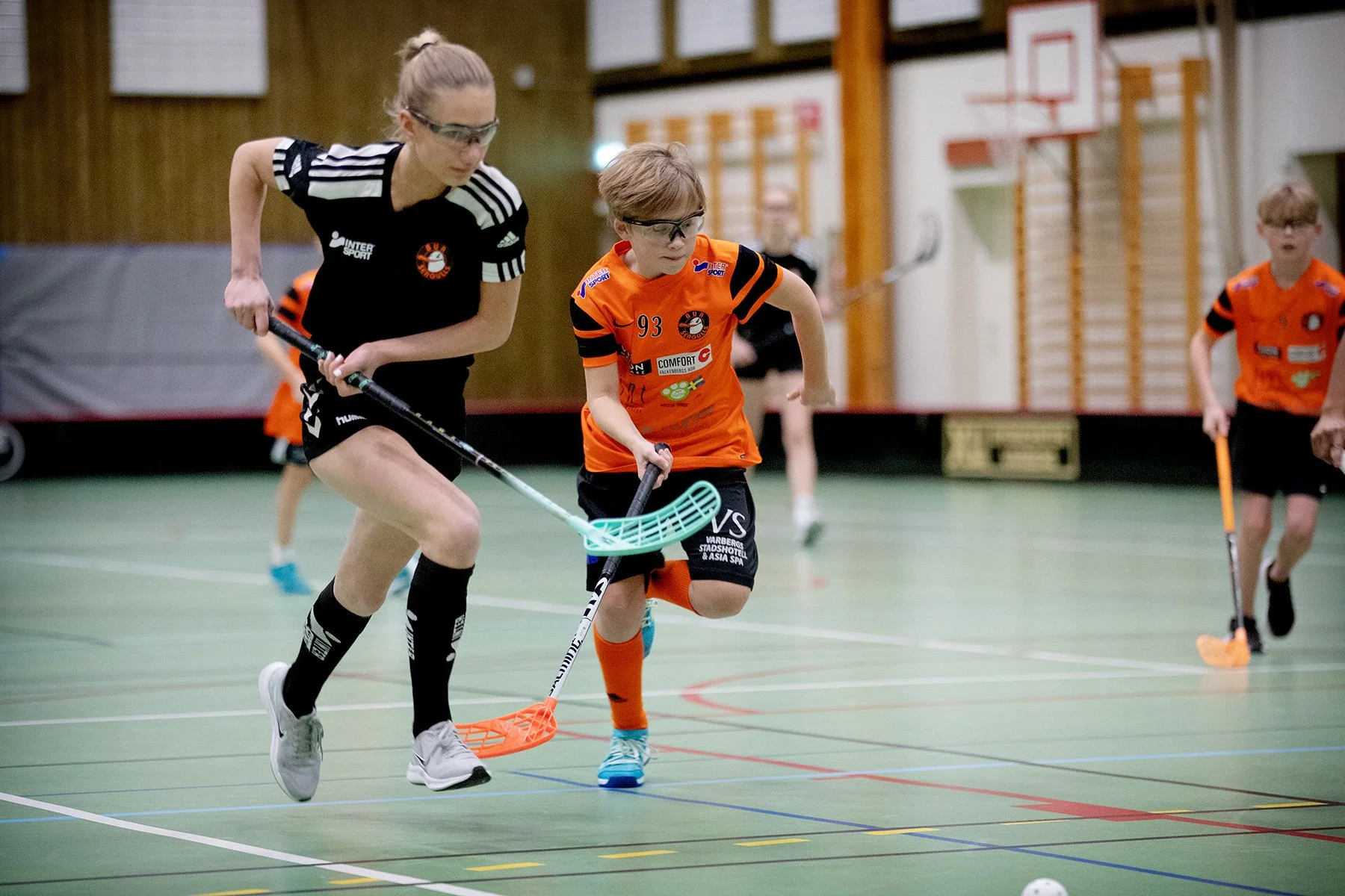 blogg-230105innebandykillarnatjejerna5.jpg