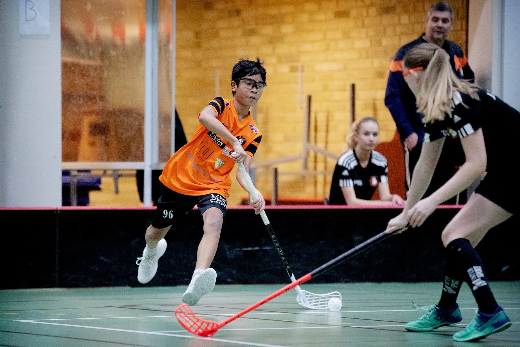 blogg-230105innebandykillarnatjejerna6.jpg