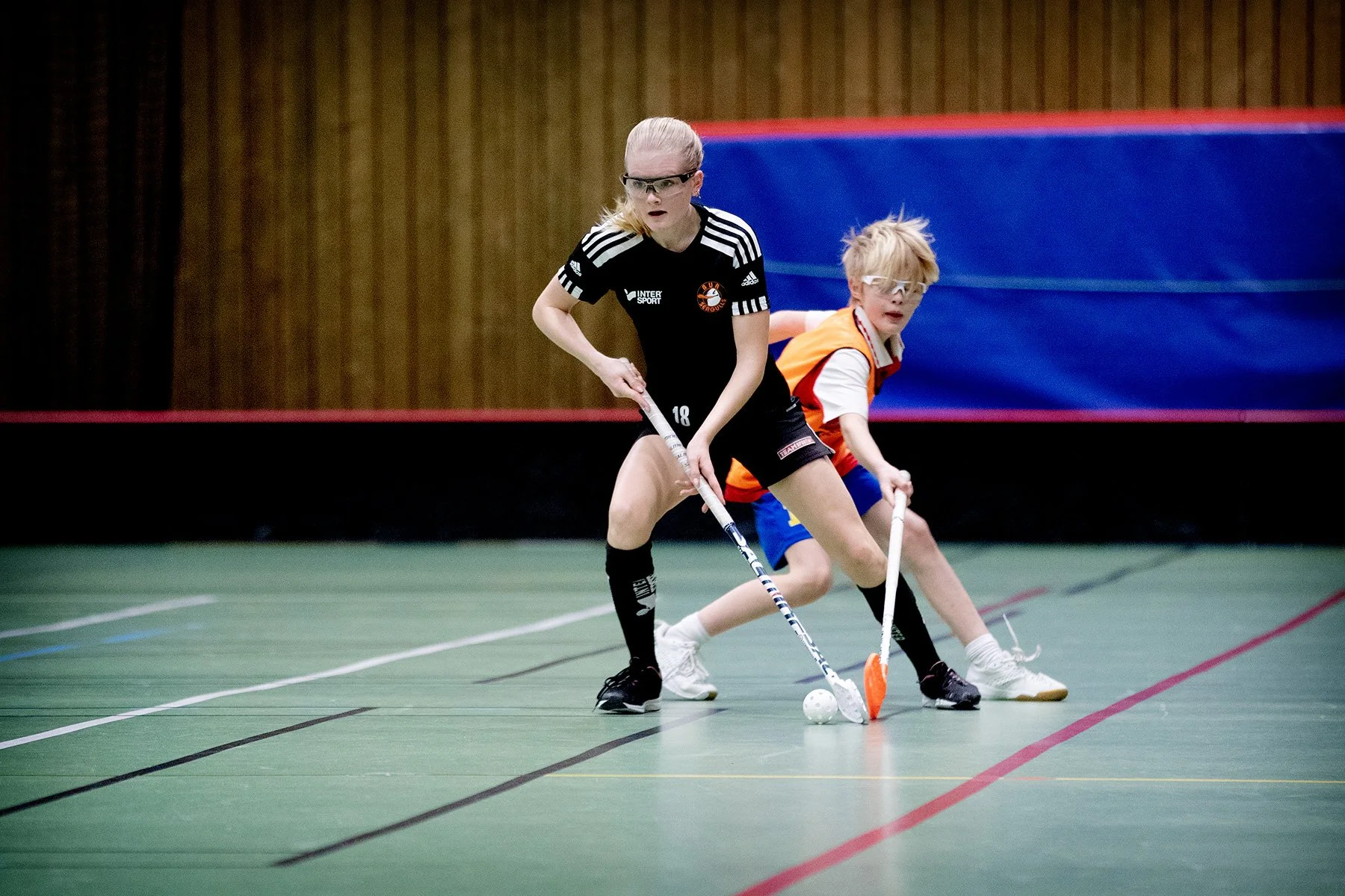 blogg-230105innebandykillarnatjejerna7.jpg