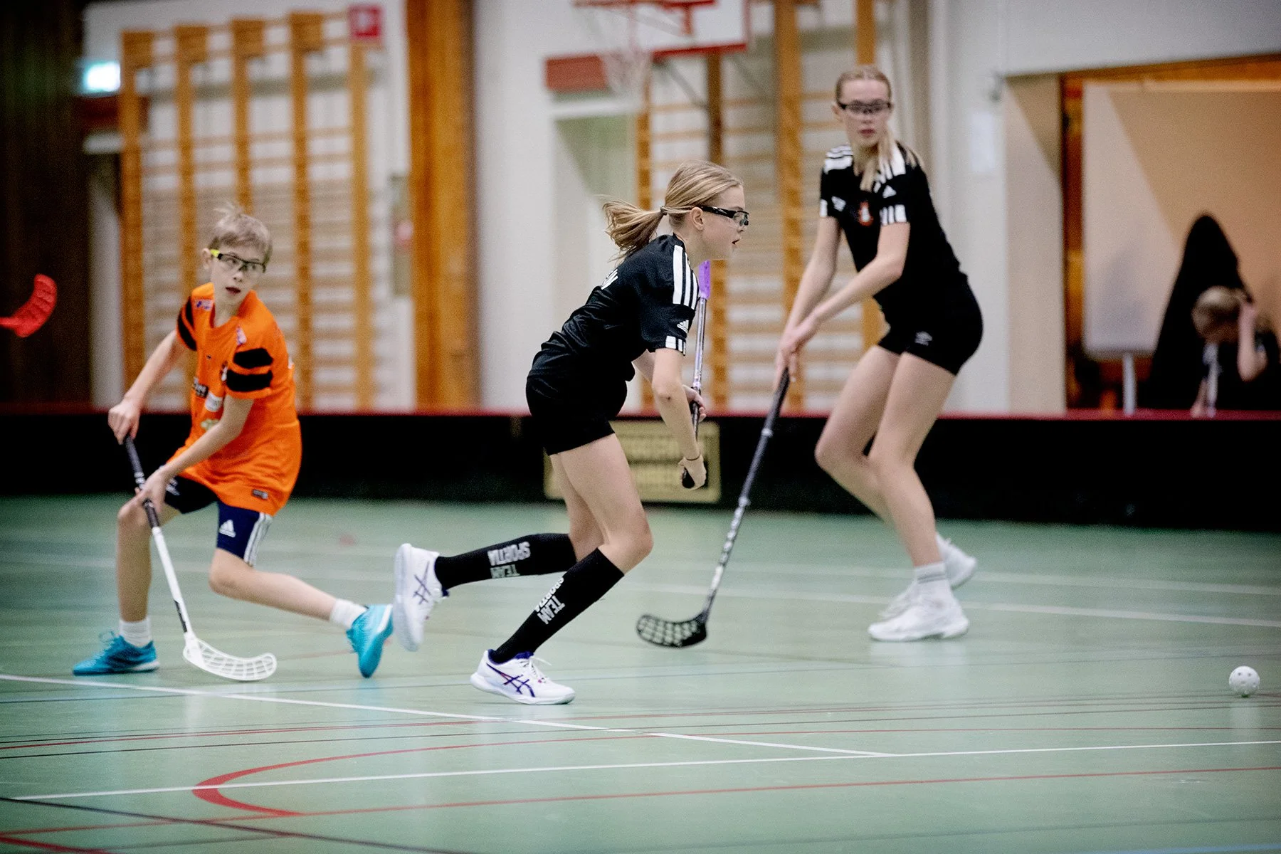 blogg-230105innebandykillarnatjejerna9.jpg