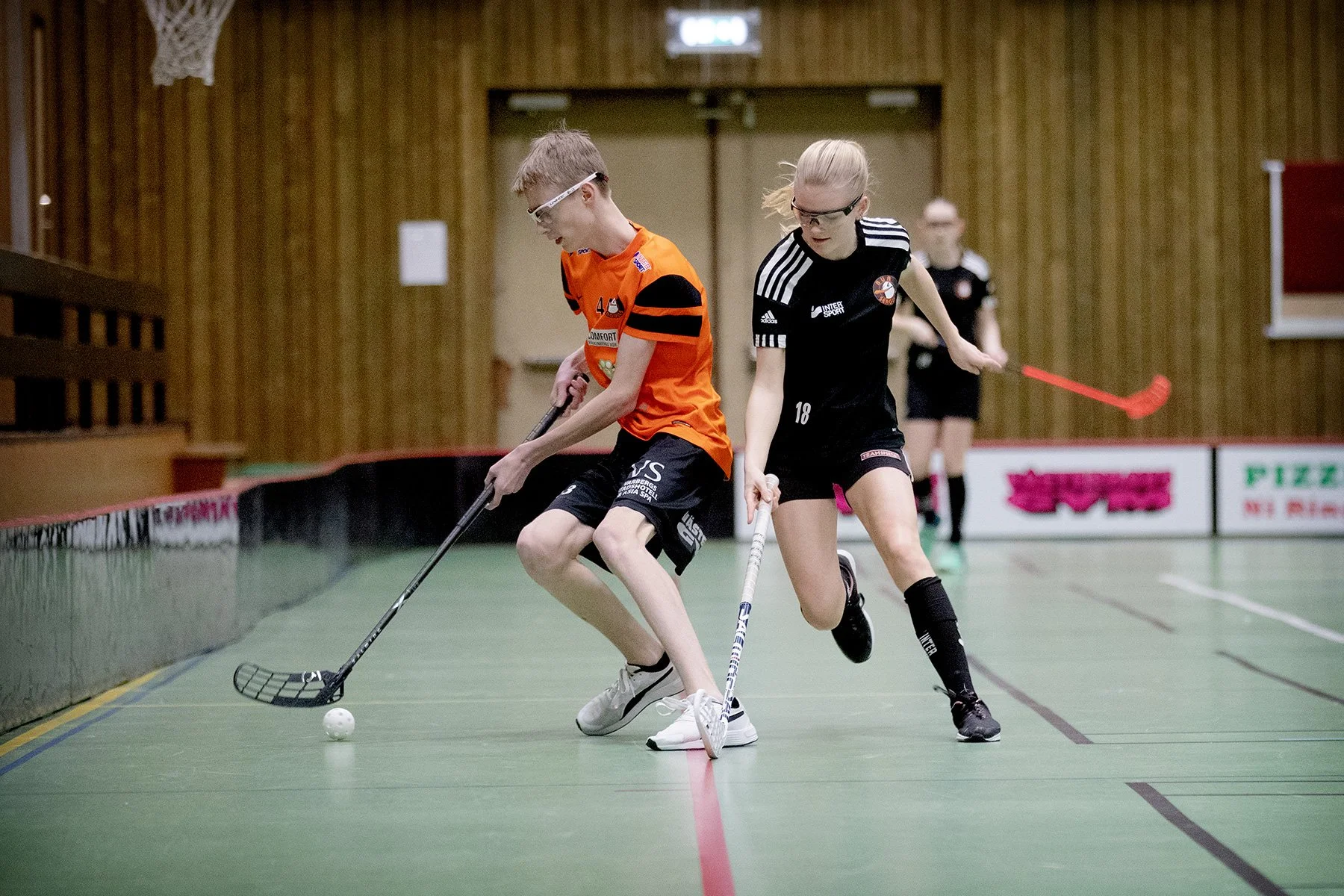 blogg-230105innebandykillarnatjejerna12.jpg
