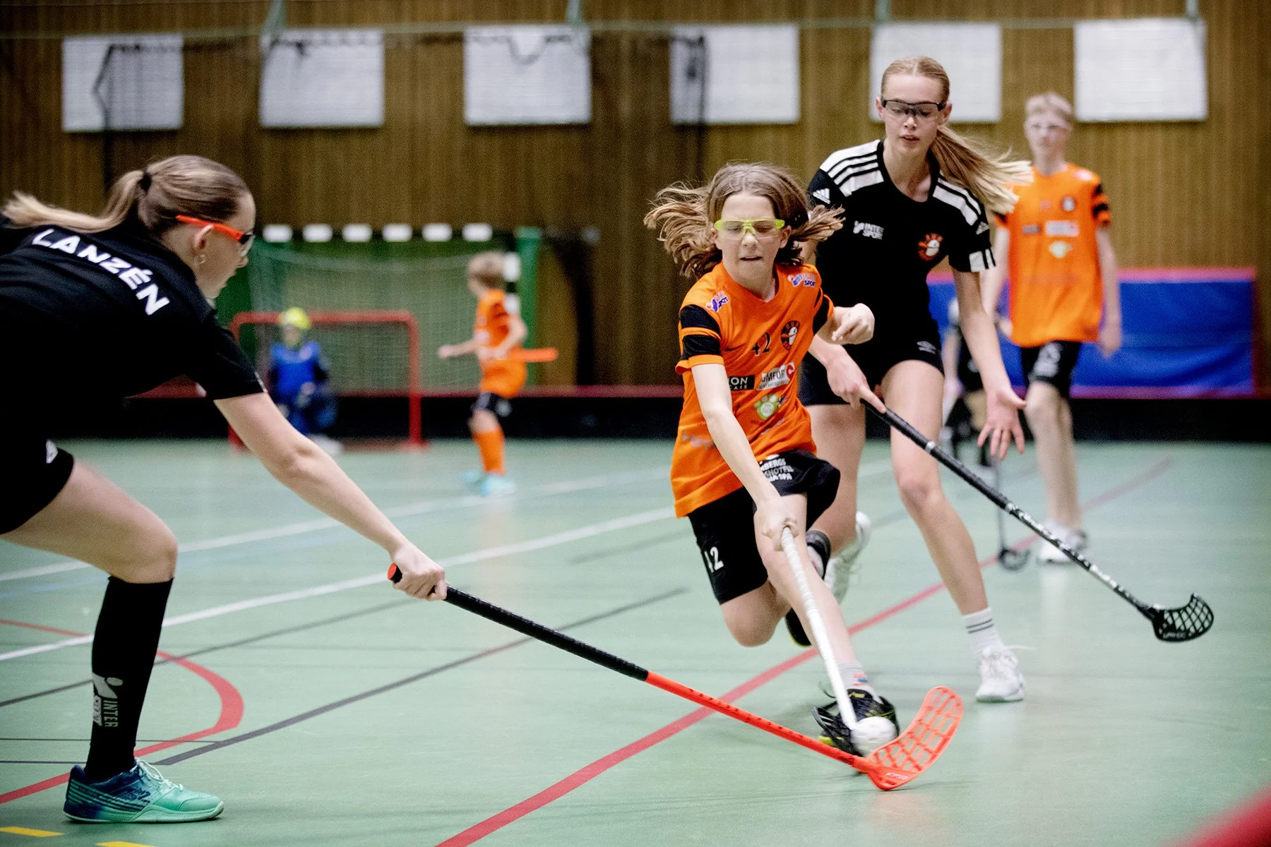 blogg-230105innebandykillarnatjejerna15.jpg