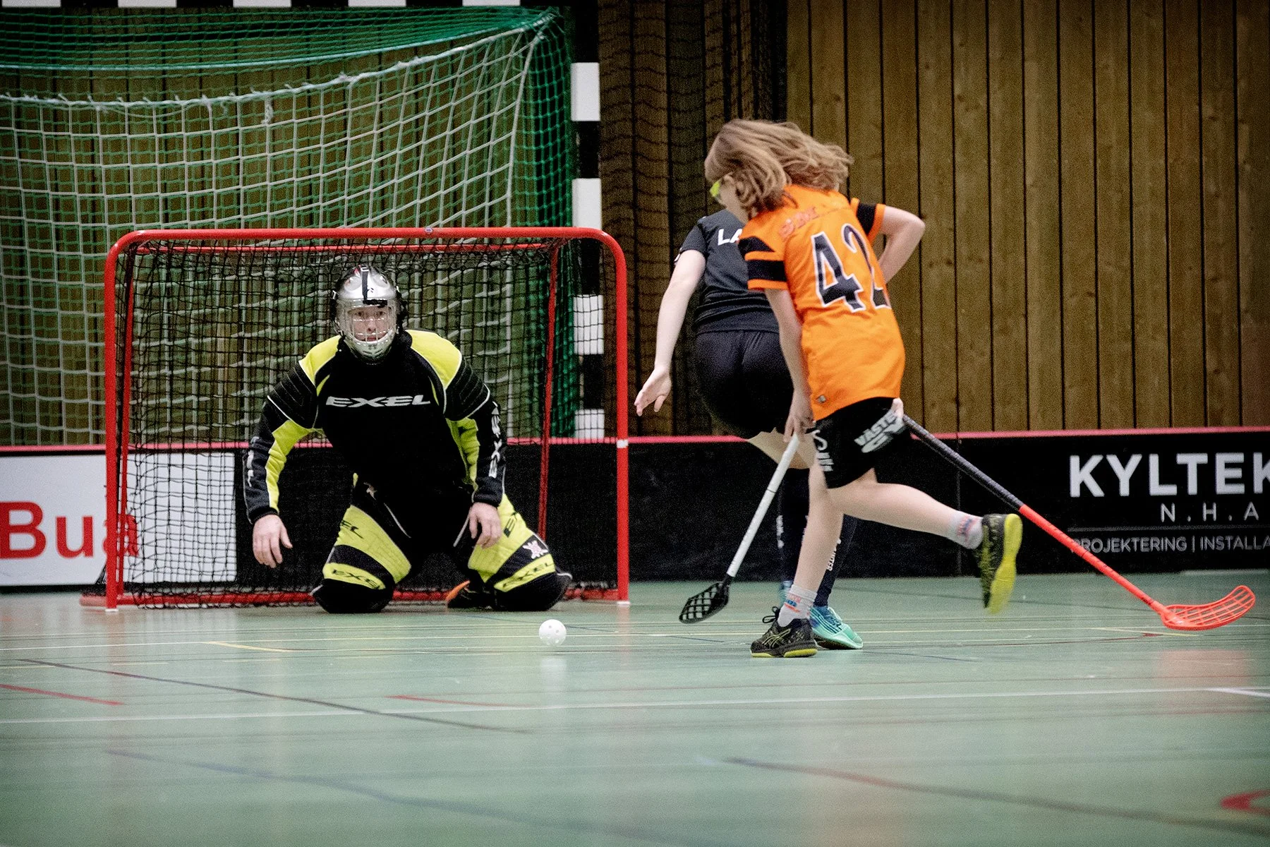 blogg-230105innebandykillarnatjejerna17.jpg