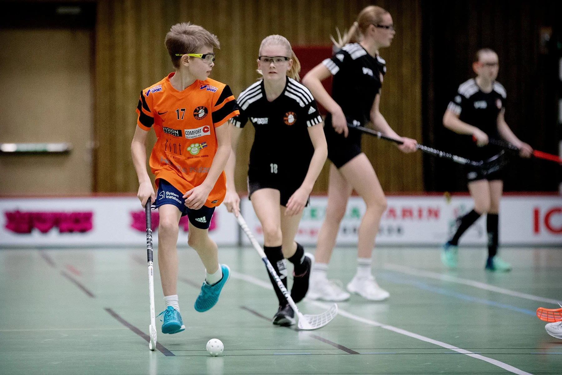 blogg-230105innebandykillarnatjejerna18.jpg