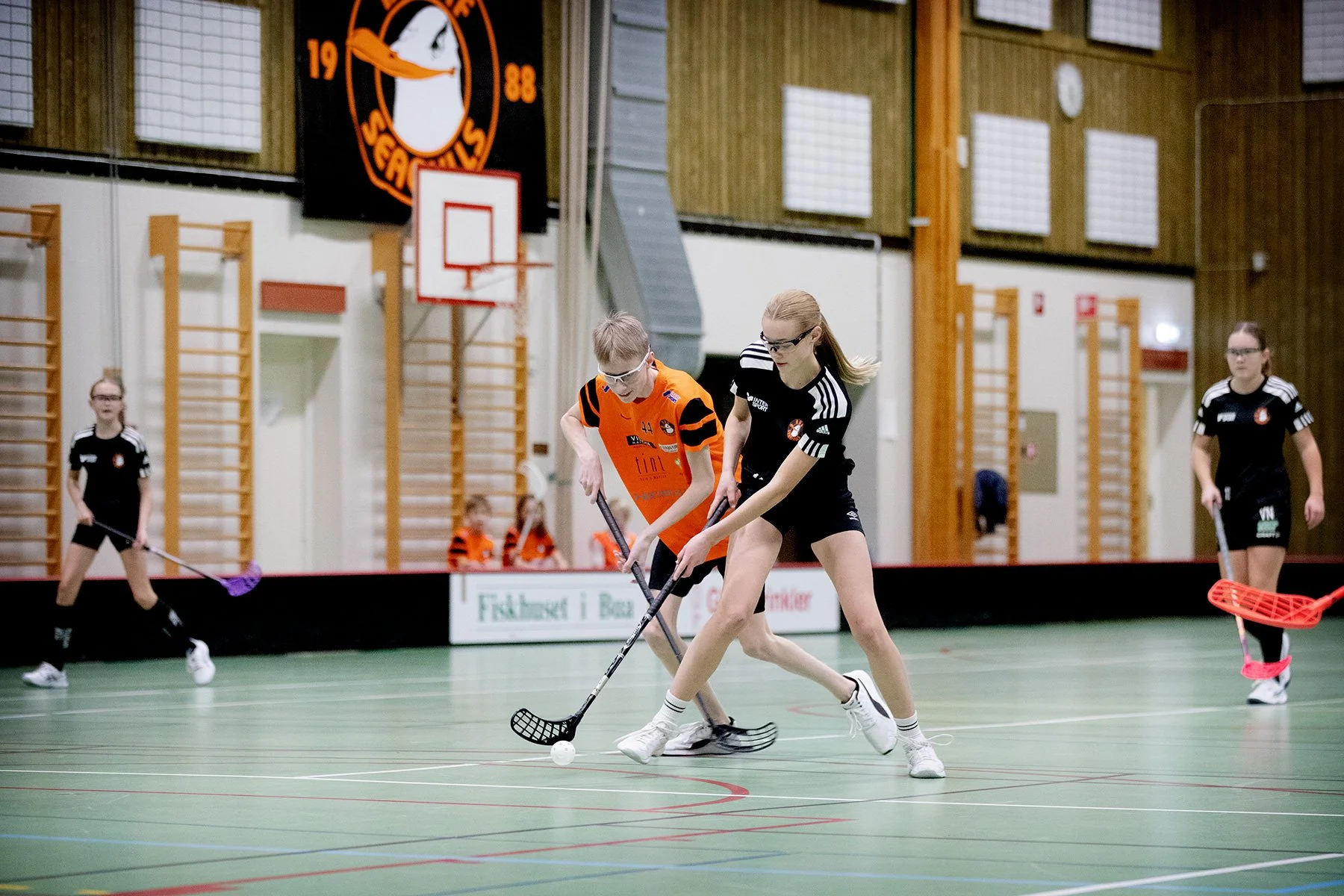 blogg-230105innebandykillarnatjejerna21.jpg