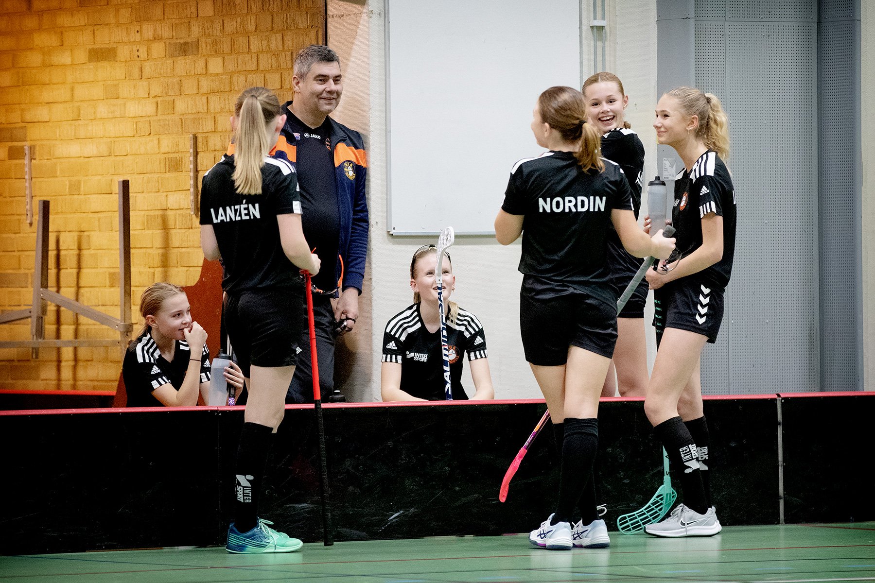 blogg-230105innebandykillarnatjejerna22.jpg