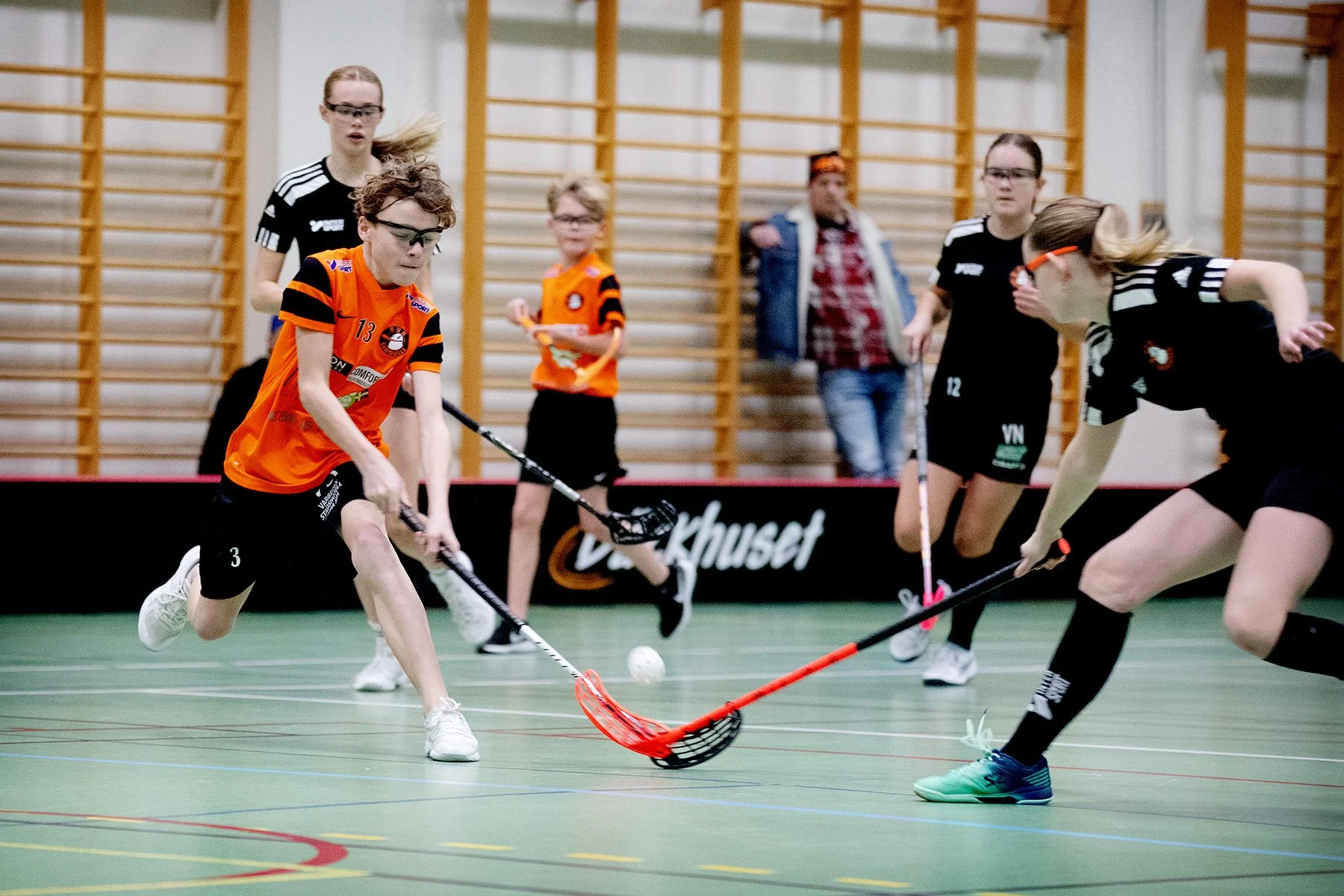 blogg-230105innebandykillarnatjejerna23.jpg