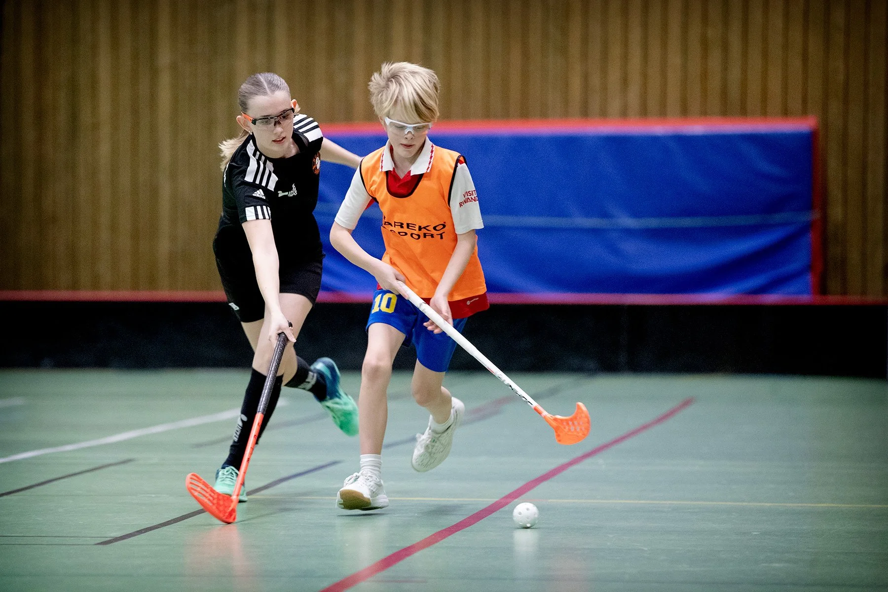 blogg-230105innebandykillarnatjejerna25.jpg