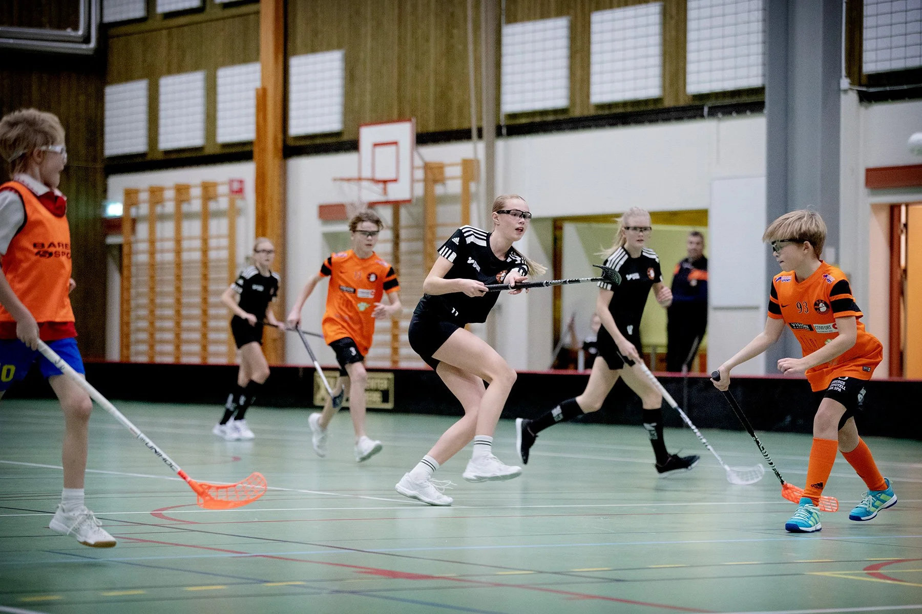 blogg-230105innebandykillarnatjejerna26.jpg