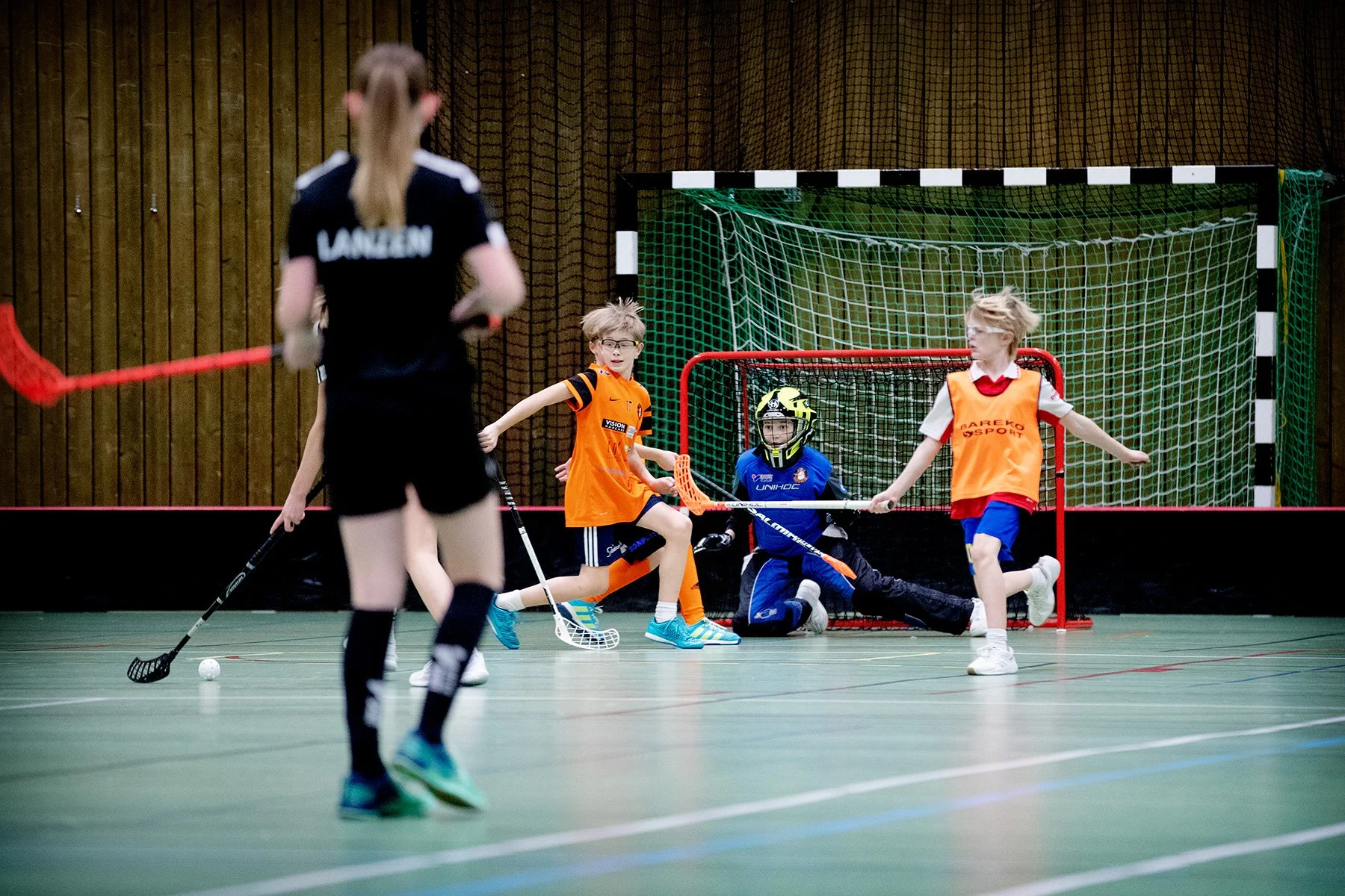 blogg-230105innebandykillarnatjejerna27.jpg