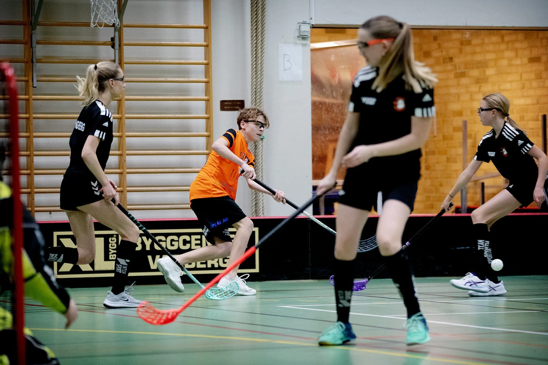 blogg-230105innebandykillarnatjejerna32.jpg