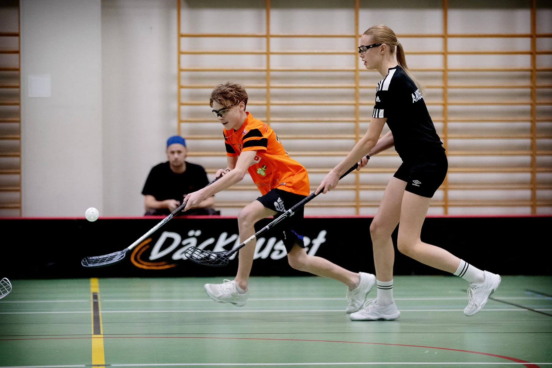 blogg-230105innebandykillarnatjejerna35.jpg