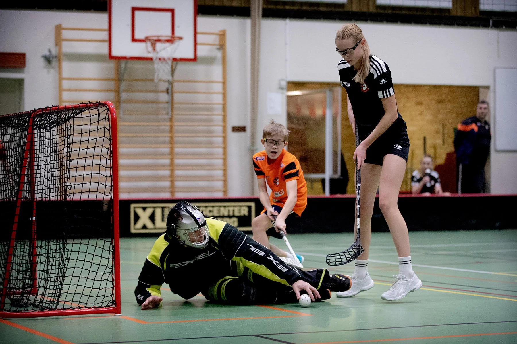 blogg-230105innebandykillarnatjejerna41.jpg