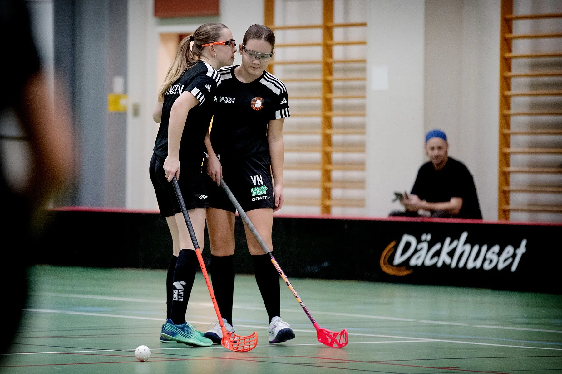 blogg-230105innebandykillarnatjejerna43.jpg