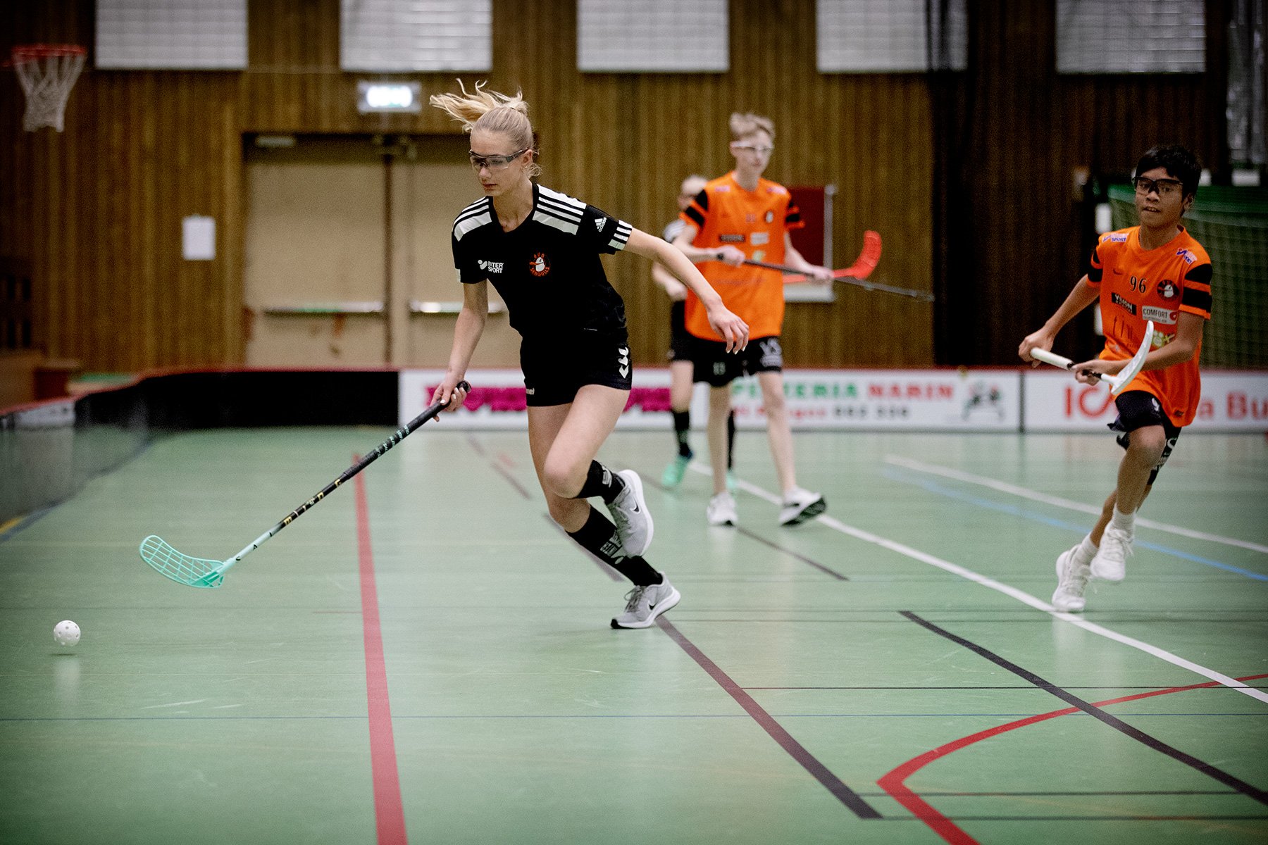 blogg-230105innebandykillarnatjejerna46.jpg