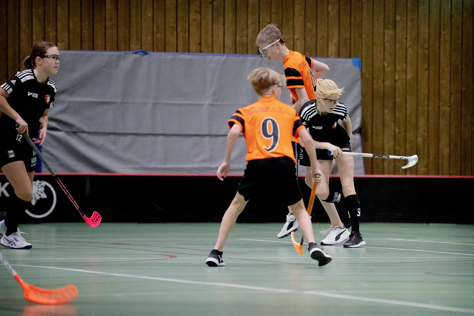 blogg-230105innebandykillarnatjejerna47.jpg