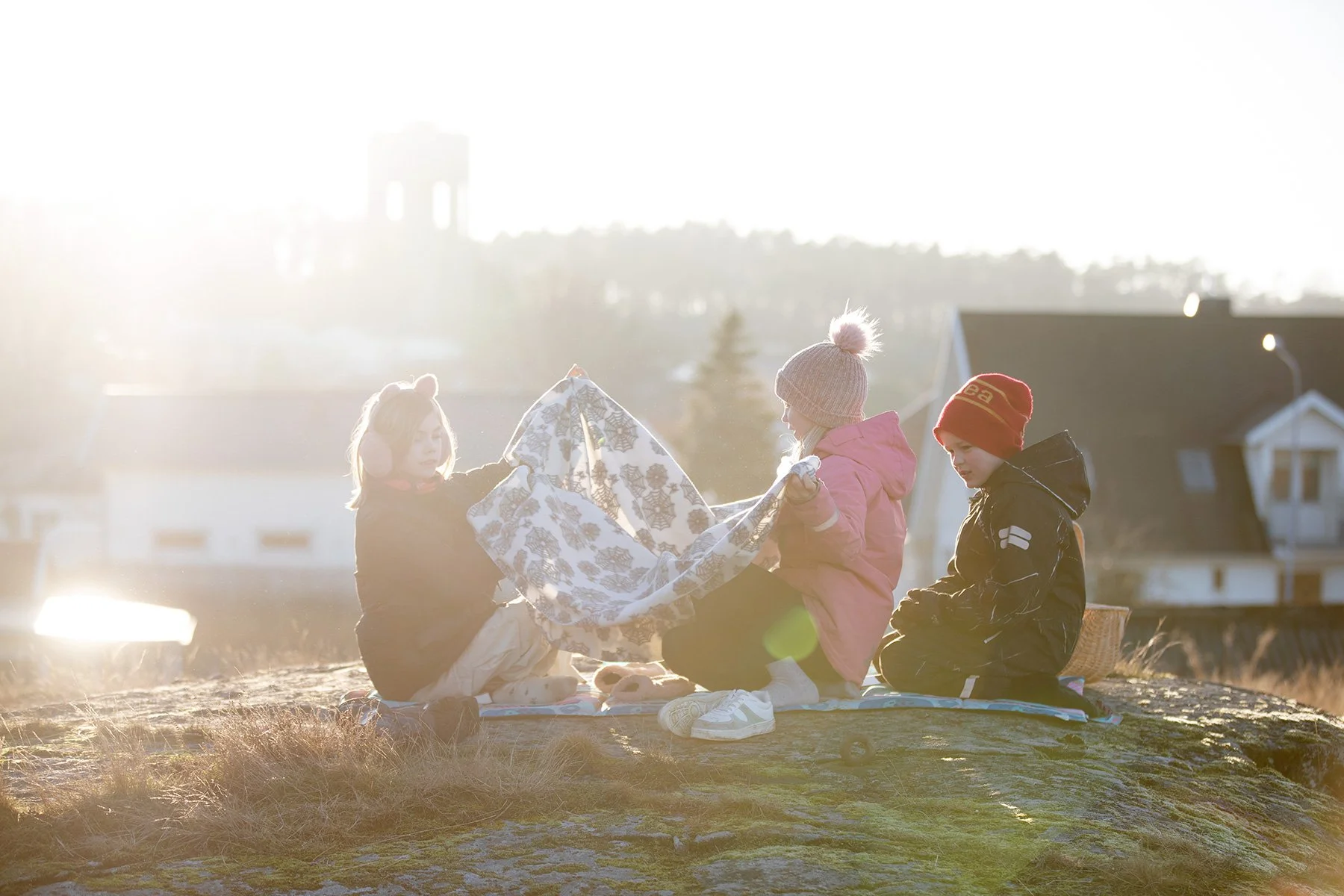 blogg-230228bertilalvaameliapicknick2.jpg