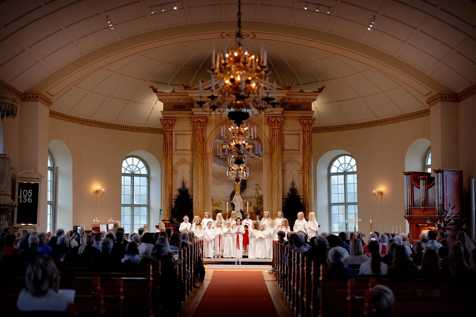 blogg-231210luciaikyrkan2.jpg