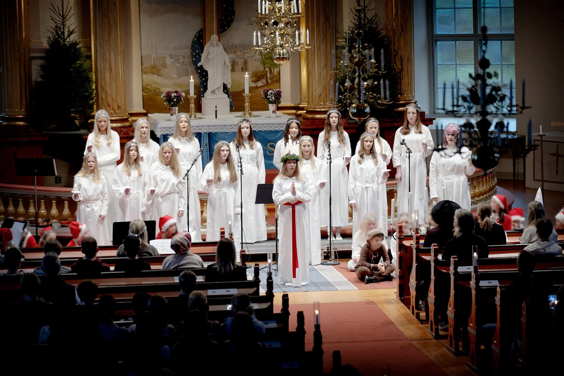 blogg-241213luciavarokyrka9.jpg